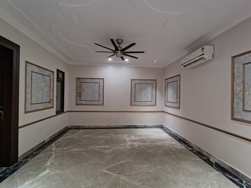 Room in 3 BHK Builder Floor at Ansal Sushant Lok I, Sector 43 – for Rent