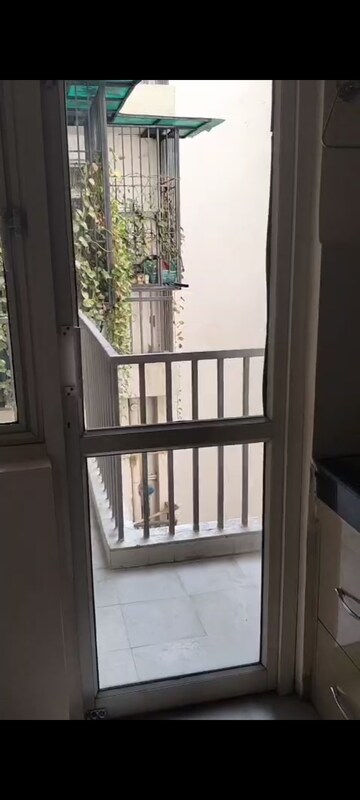 Room in 3 BHK Apartment at Wave Executive Floors, Wave City – for Rent