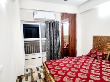Room in 2 BHK Apartment at Proview Officer City, Raj Nagar Extension – for Rent