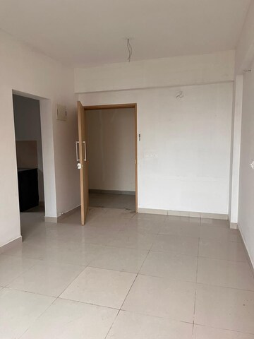 Room in 2 BHK Apartment at Godrej Seven, Joka – for Rent