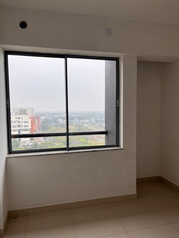 Room in 2 BHK Apartment at Godrej Seven, Joka – for Rent