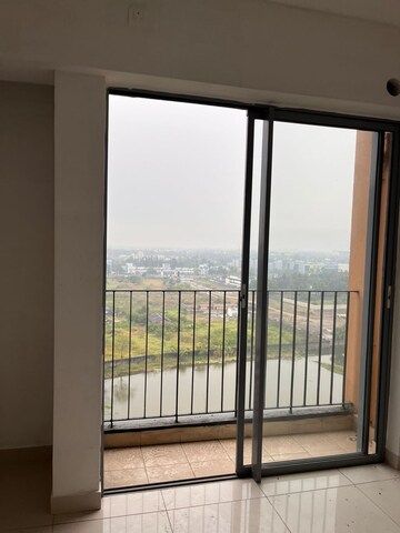 Room in 2 BHK Apartment at Godrej Seven, Joka – for Rent