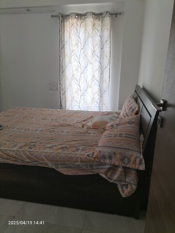 Room in 3.5 BHK Apartment at Yash Twin Tower, Baner – for Rent