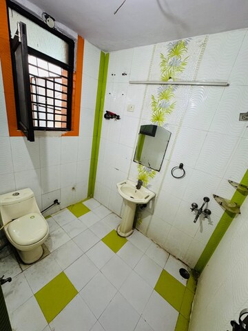 Bathroom in 4 BHK Apartment at M R Platinum 321, Raj Nagar Extension – for Rent