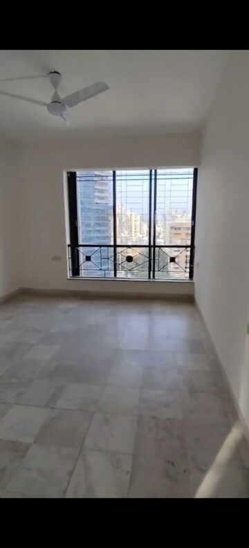 Room in 2 BHK Apartment at Brookhill Tower, Andheri West – for Rent