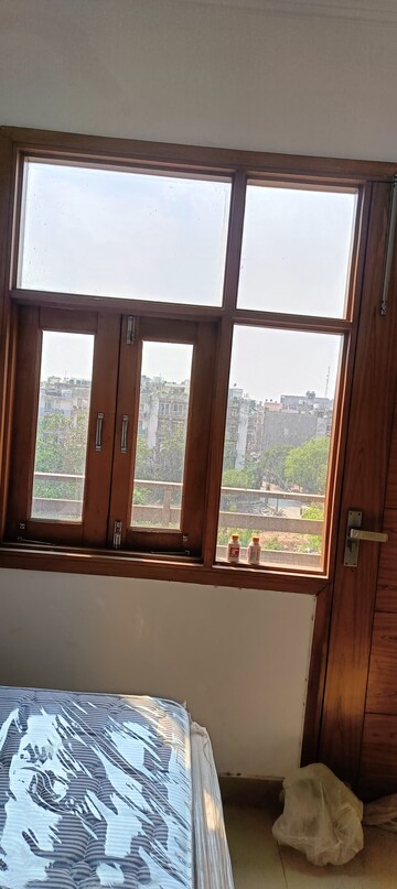 Room in 1 BHK Builder Floor at Ignou Road – for Rent