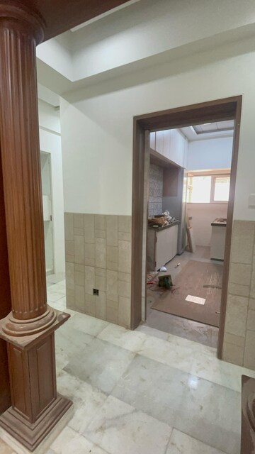 Room in 4 BHK Apartment at Hatkesh CHS, Vile Parle West – for Rent