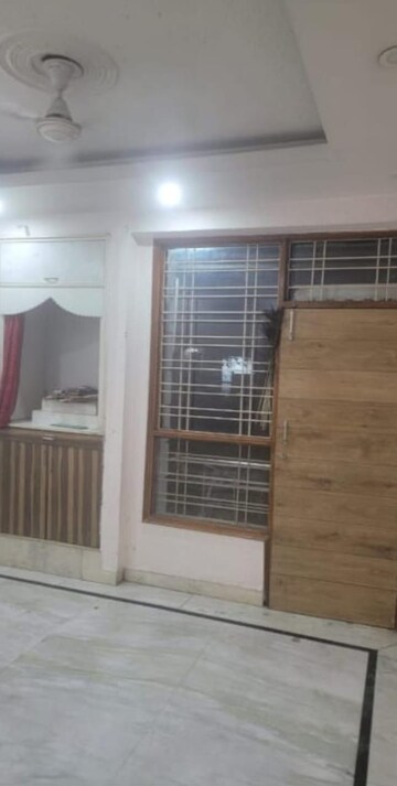 Room in 2 BHK Builder Floor at Sector 45 – for Rent