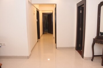 Room in 2 BHK Apartment at Khar West – for Rent