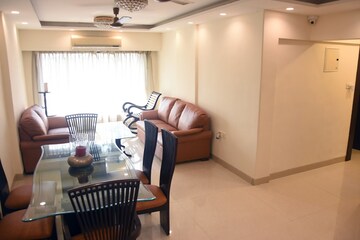 2 BHK Apartment For Rent in Khar West