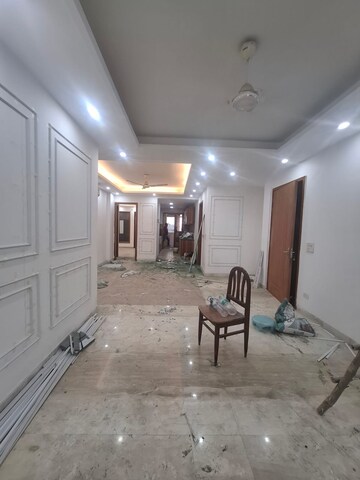Building Lobby in 3 BHK Builder Floor at Sushant Lok 2, Sector 57 – for Sale