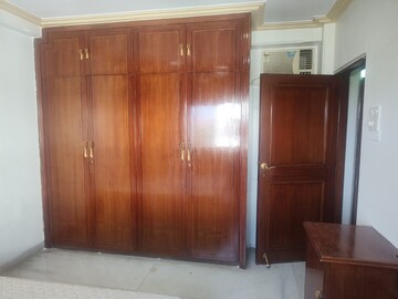 Bedroom in 1 BHK Apartment at Bandra West – for Rent