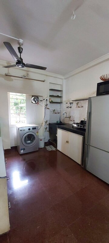 Room in 1 BHK Apartment at Bandra West – for Rent