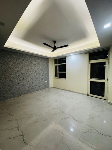 Room in 3 BHK Apartment at Amolik Residency, Sector 86 – for Sale