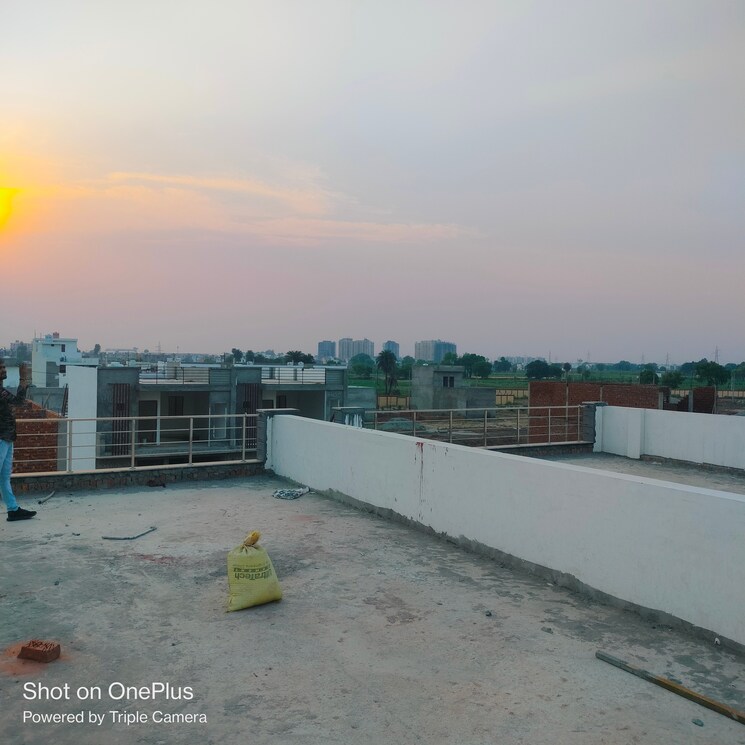 Terrace, modipuram 4 Bedroom 120 Sq.Yd. Villa In Modipuram Meerut 8511126