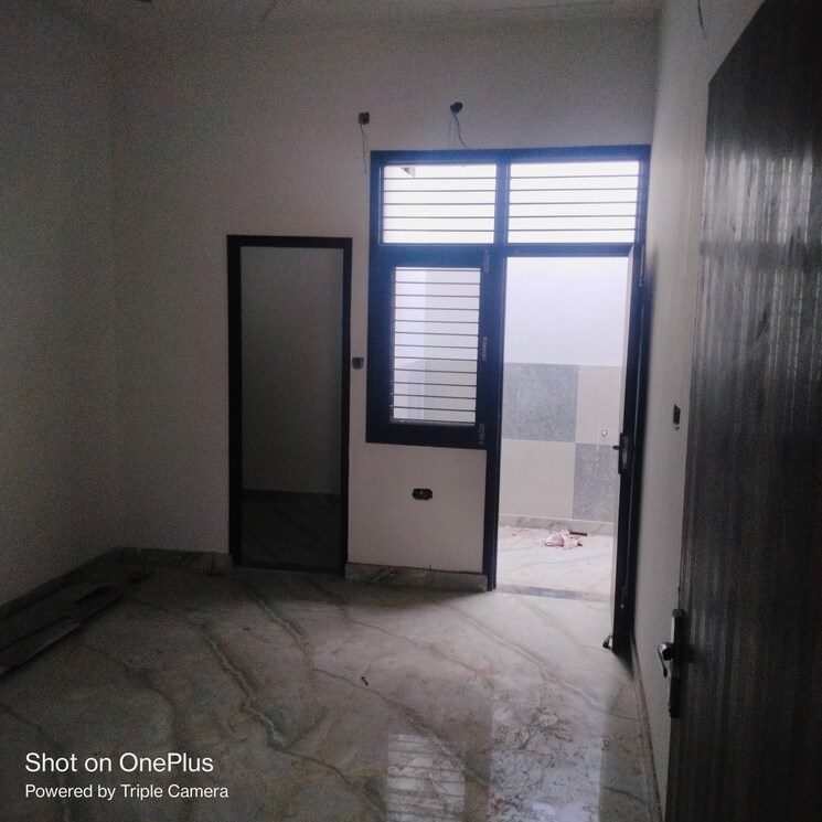 Room, modipuram 4 Bedroom 120 Sq.Yd. Villa In Modipuram Meerut 8511126