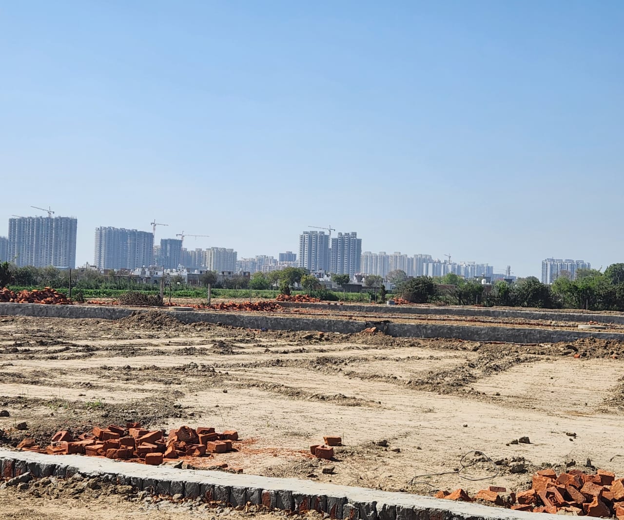 Plot For Sale in Aashiyana Green