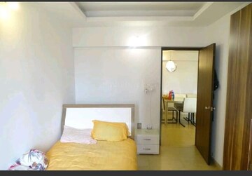 Room in 2 BHK Apartment at HDIL Metropolis Residences, Andheri West – for Rent