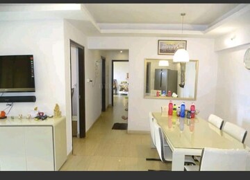 Room in 2 BHK Apartment at HDIL Metropolis Residences, Andheri West – for Rent