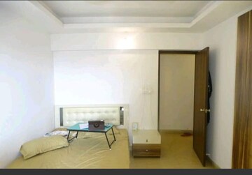 Room in 2 BHK Apartment at HDIL Metropolis Residences, Andheri West – for Rent