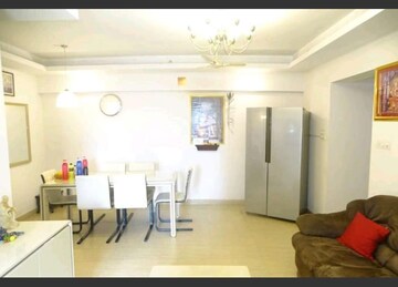 Room in 2 BHK Apartment at HDIL Metropolis Residences, Andheri West – for Rent