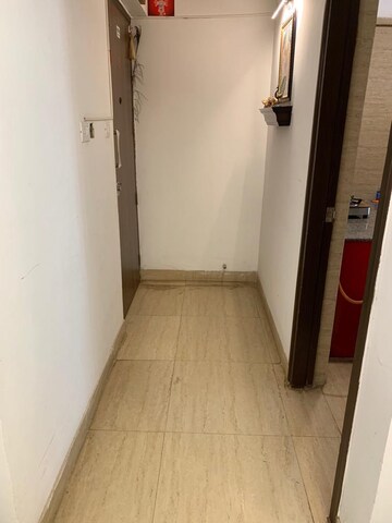 Room in 2 BHK Apartment at HDIL Metropolis Residences, Andheri West – for Rent