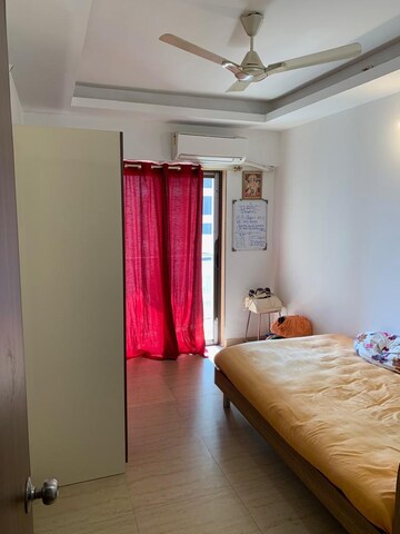 Room in 2 BHK Apartment at HDIL Metropolis Residences, Andheri West – for Rent