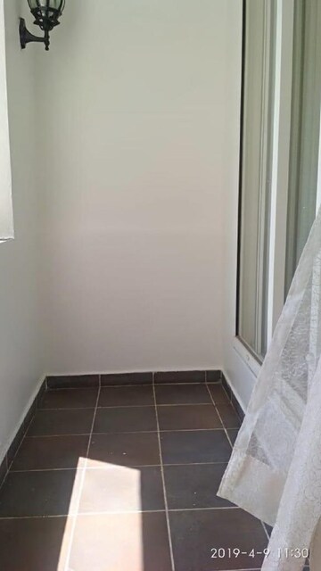 Room in 3 BHK Apartment at Bandra West – for Rent