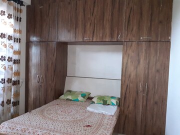 Room in 2.5 BHK Apartment at Mahmoorganj – for Sale