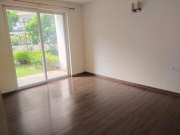 Room in 4 BHK Apartment at Emaar Palm Terraces Select, Sector 66 – for Sale