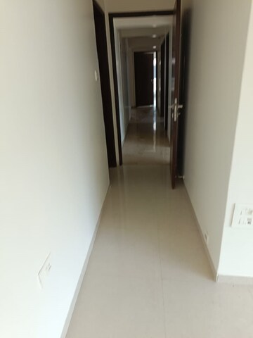 Room in 3 BHK Apartment at Khar West – for Rent