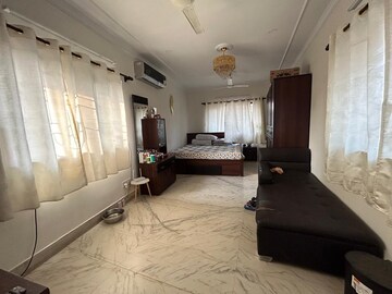 4 BHK Independent House For Sale in Kalighat