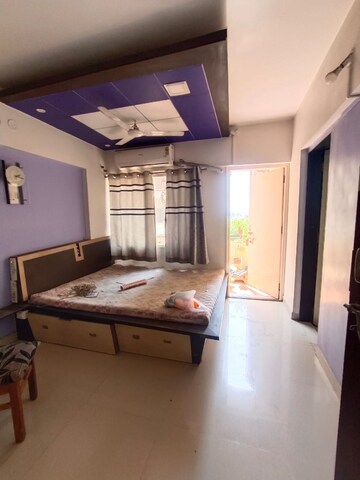 Room in 3 BHK Apartment at Siddhivinayak Shubhashree Residential, Akurdi – for Rent