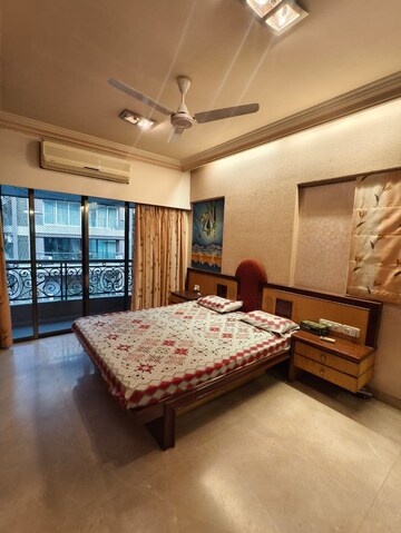 Bedroom in 3 BHK Apartment at Khar West – for Rent