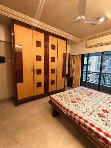 Bedroom in 3 BHK Apartment at Khar West – for Rent