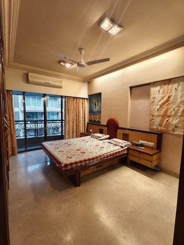 Bedroom in 3 BHK Apartment at Khar West – for Rent