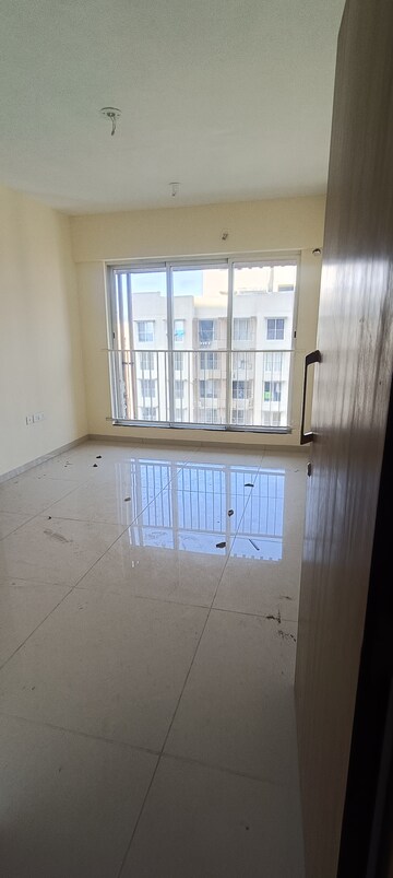 Room in 1 BHK Apartment at Godrej Nest Kandivali, Kandivali East – for Rent