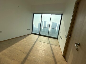 Room in 4 BHK Apartment at Rustomjee Crown, Prabhadevi – for Rent