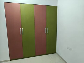 Room in 2 BHK Apartment at Kalpataru Immensa, Kolshet Road – for Rent