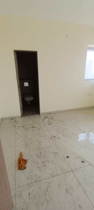 Room in 2 BHK Apartment at Godrej Nest Kandivali, Kandivali East – for Rent