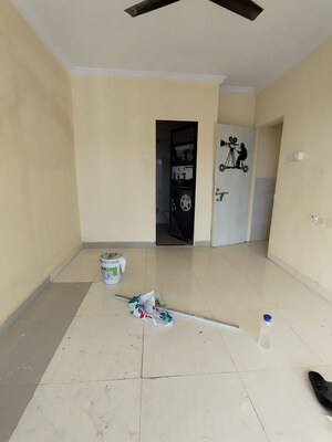 Room in 2 BHK Apartment at Summit Apartment, Goregaon East – for Sale