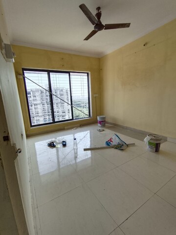 Room in 2 BHK Apartment at Summit Apartment, Goregaon East – for Sale