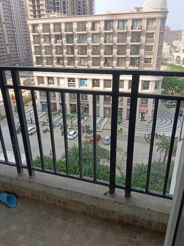 Balcony in 3.5 BHK Apartment at Omaxe R2, Gomti Nagar – for Rent