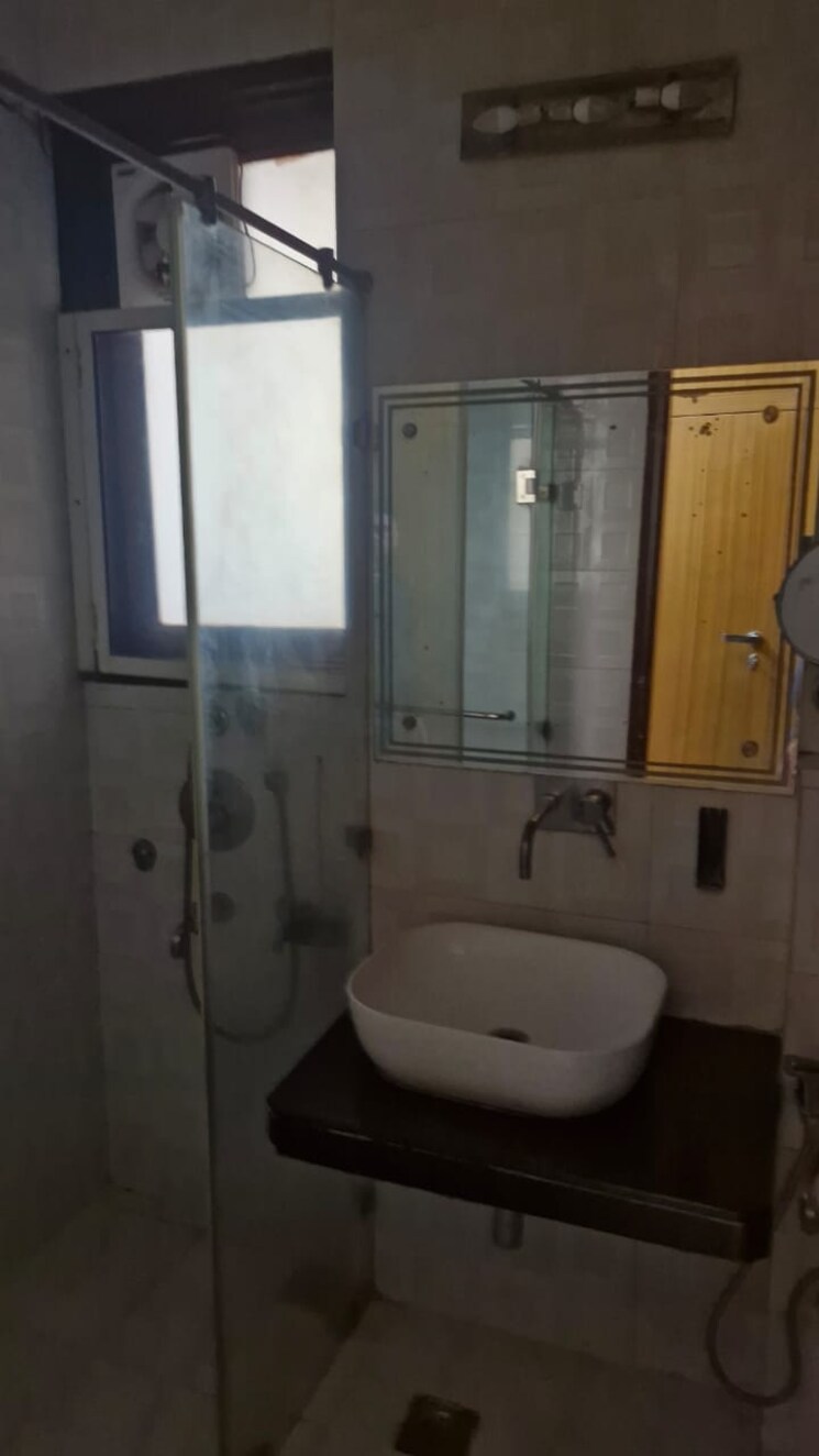 Attached Bathroom, bestech-park-view-spa 1 RK 204 Sq.Ft. Apartment In Sector 47 Gurgaon 8511483