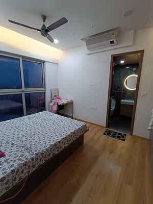 Room in 2 BHK Apartment at Shapoorji Pallonji Astron, Kandivali East – for Sale