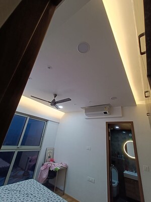 Room in 2 BHK Apartment at Shapoorji Pallonji Astron, Kandivali East – for Sale