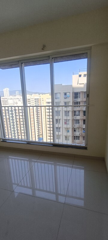 Room in 1 BHK Apartment at Godrej Nest Kandivali, Kandivali East – for Rent