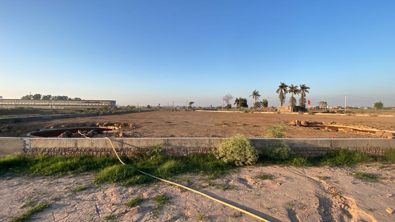 Plot For Sale in Vardhman Estate 