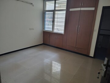 Room in 2.5 BHK Apartment at Gaurs Green Vista, Nyay Khand – for Rent