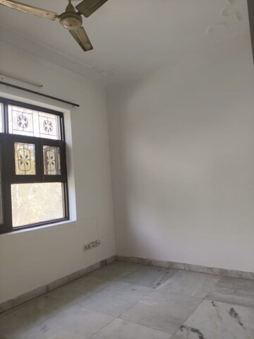 Room in 3 BHK Builder Floor at Ansal Plaza Sector-23, Sector 23 – for Rent